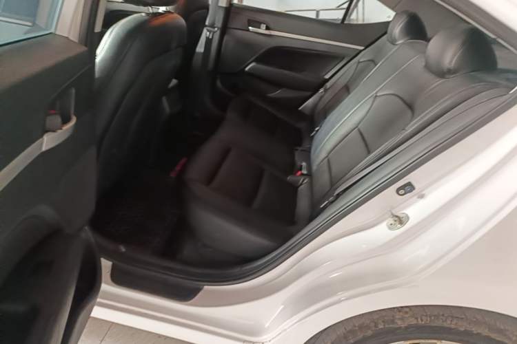 Used Hyundai Elantra (6th Generation / Lingdong) 2018 1.6L Automatic 15th Anniversary Special Edition Left Rear Seat
