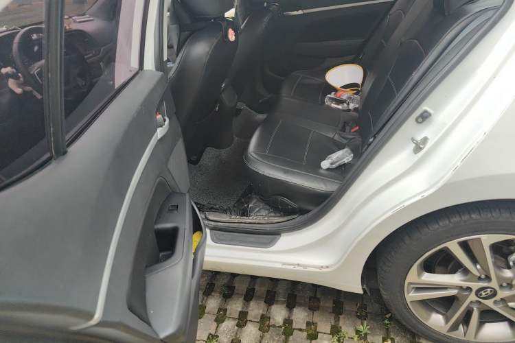 Used Hyundai Elantra (6th Generation / Lingdong) 2018 1.6L Automatic 15th Anniversary Special Edition Left Rear Seat