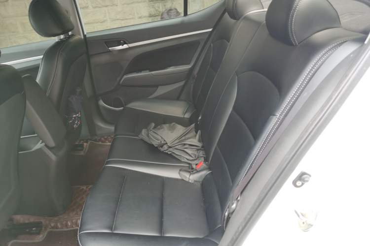 Used Hyundai Elantra (6th Generation / Lingdong) 2018 1.6L Automatic 15th Anniversary Special Edition Left Rear Seat