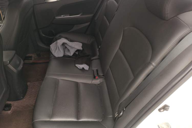 Used Hyundai Elantra (6th Generation / Lingdong) 2018 1.6L Automatic 15th Anniversary Special Edition Left Rear Seat