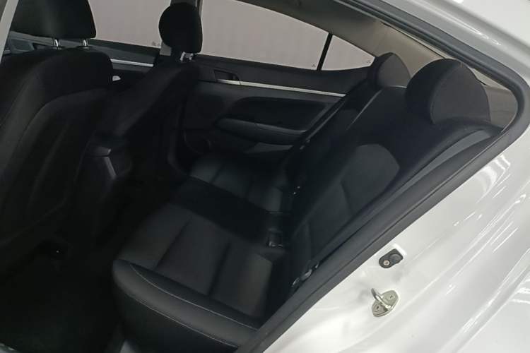 Used Hyundai Elantra (6th Generation / Lingdong) 2018 1.6L Automatic 15th Anniversary Special Edition Left Rear Seat