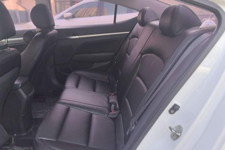 Used Hyundai Elantra (6th Generation / Lingdong) 2018 1.6L Automatic 15th Anniversary Special Edition Left Rear Seat