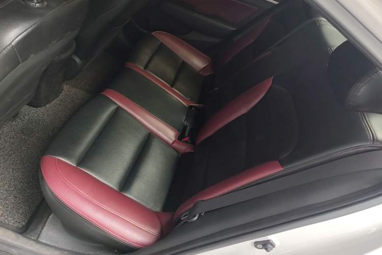 Used Hyundai Elantra (6th Generation / Lingdong) 2018 1.6L Automatic 15th Anniversary Special Edition Left Rear Seat
