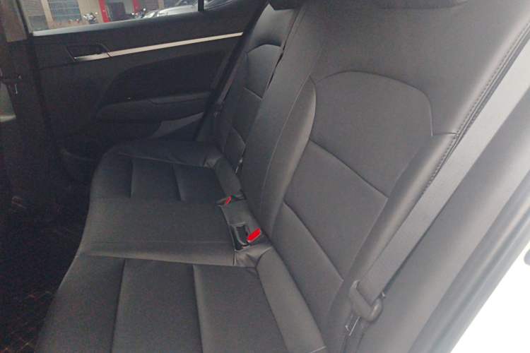 Used Hyundai Elantra (6th Generation / Lingdong) 2018 1.6L Automatic 15th Anniversary Special Edition Left Rear Seat