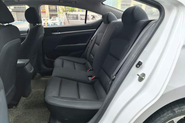 Used Hyundai Elantra (6th Generation / Lingdong) 2018 1.6L Automatic 15th Anniversary Special Edition Left Rear Seat