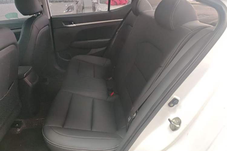 Used Hyundai Elantra (6th Generation / Lingdong) 2018 1.6L Automatic 15th Anniversary Special Edition Left Rear Seat