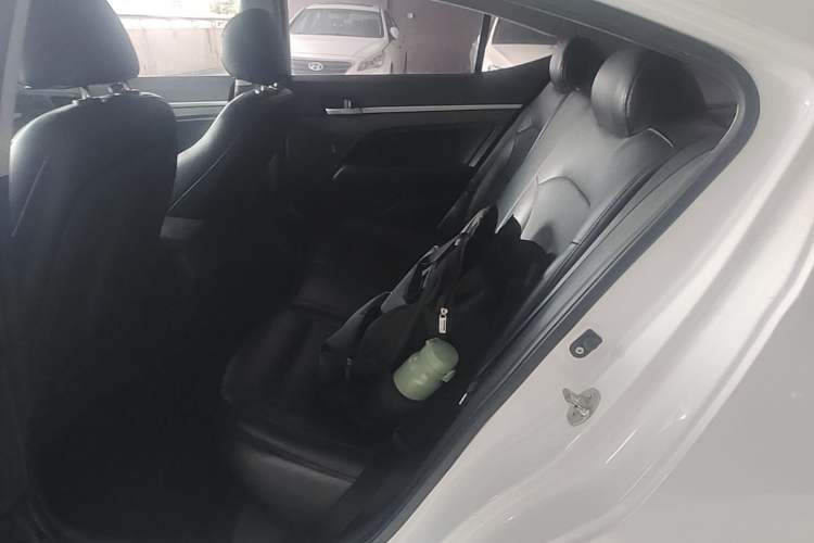 Used Hyundai Elantra (6th Generation / Lingdong) 2018 1.6L Automatic 15th Anniversary Special Edition Left Rear Seat