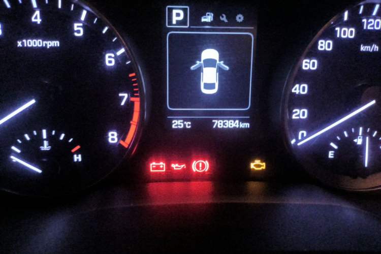 Used Hyundai Elantra (6th Generation / Lingdong) 2018 1.6L Automatic 15th Anniversary Special Edition Odometer Close Up