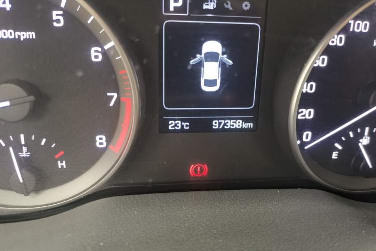 Used Hyundai Elantra (6th Generation / Lingdong) 2018 1.6L Automatic 15th Anniversary Special Edition Odometer Close Up