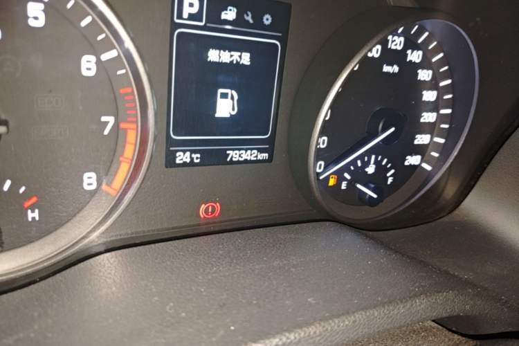 Used Hyundai Elantra (6th Generation / Lingdong) 2018 1.6L Automatic 15th Anniversary Special Edition Odometer Close Up