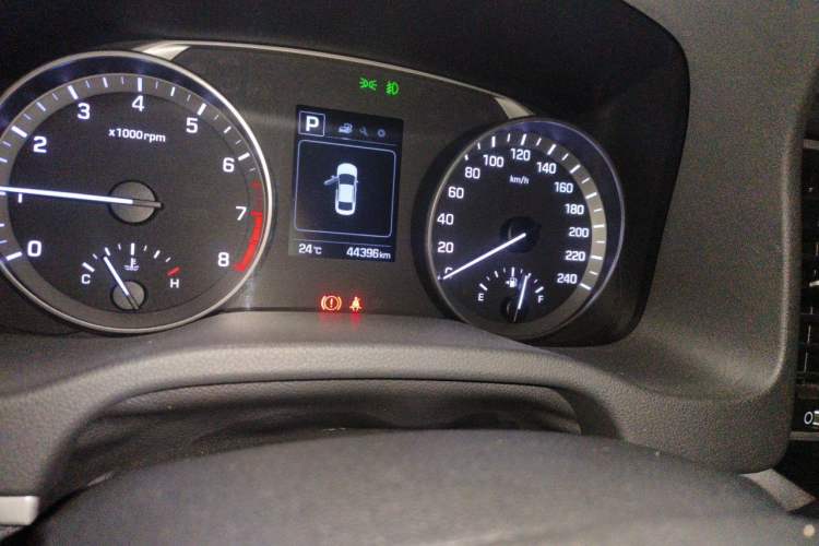 Used Hyundai Elantra (6th Generation / Lingdong) 2018 1.6L Automatic 15th Anniversary Special Edition Odometer Close Up