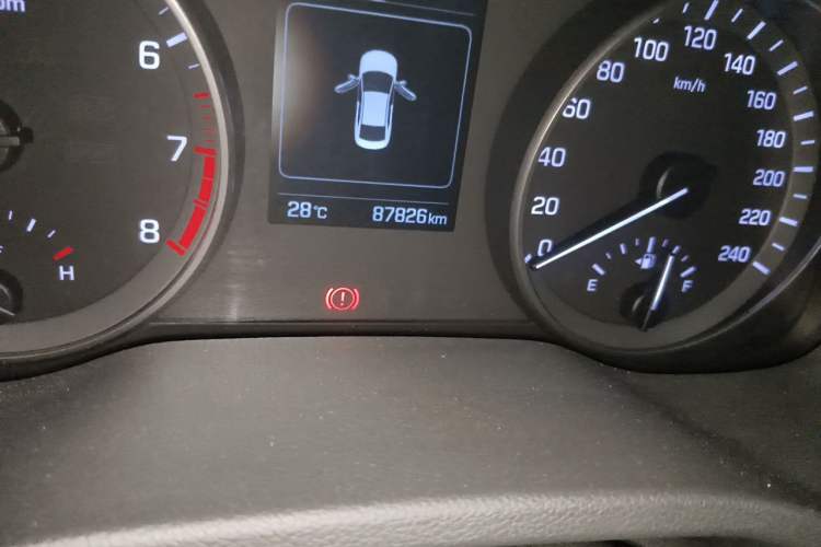 Used Hyundai Elantra (6th Generation / Lingdong) 2018 1.6L Automatic 15th Anniversary Special Edition Odometer Close Up