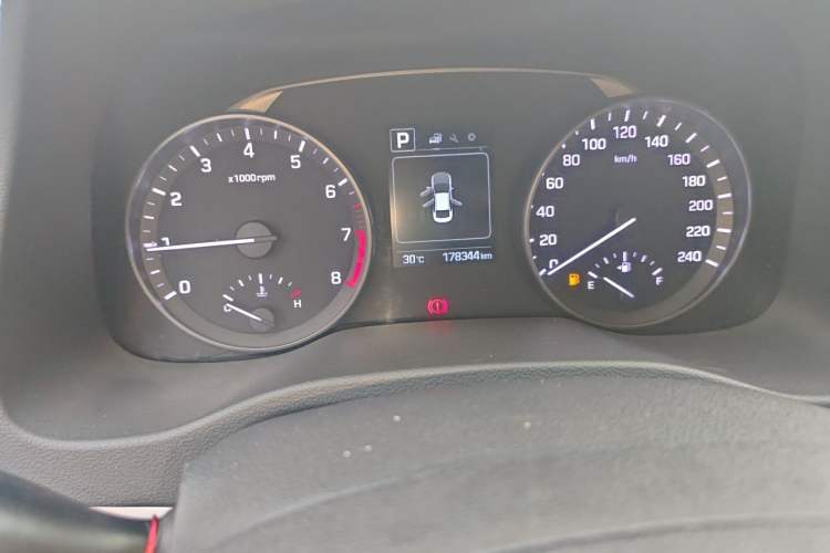 Used Hyundai Elantra (6th Generation / Lingdong) 2018 1.6L Automatic 15th Anniversary Special Edition Odometer Close Up