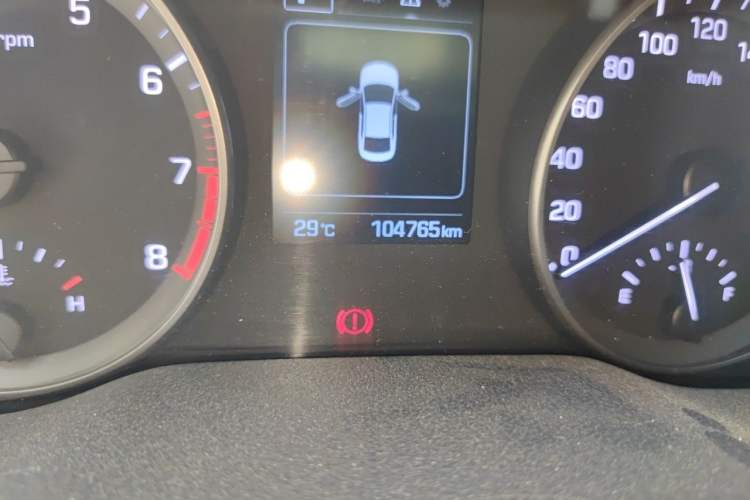 Used Hyundai Elantra (6th Generation / Lingdong) 2018 1.6L Automatic 15th Anniversary Special Edition Odometer Close Up