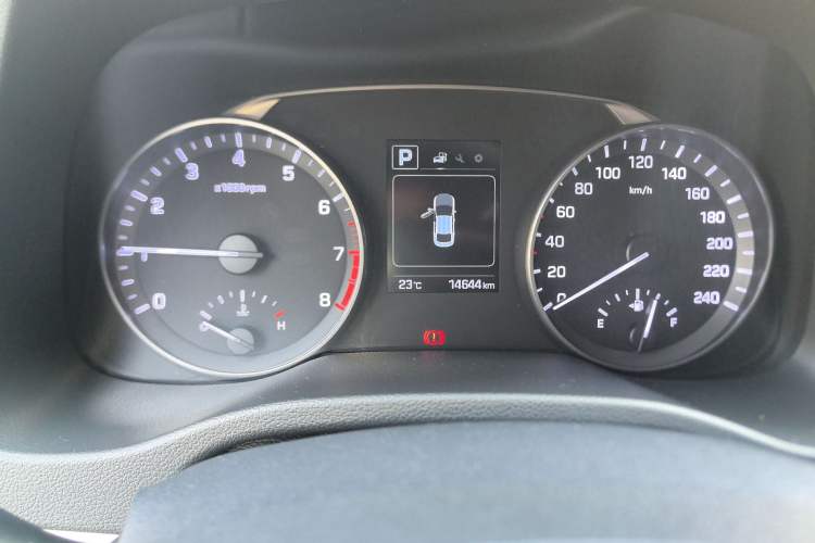 Used Hyundai Elantra (6th Generation / Lingdong) 2018 1.6L Automatic 15th Anniversary Special Edition Odometer Close Up