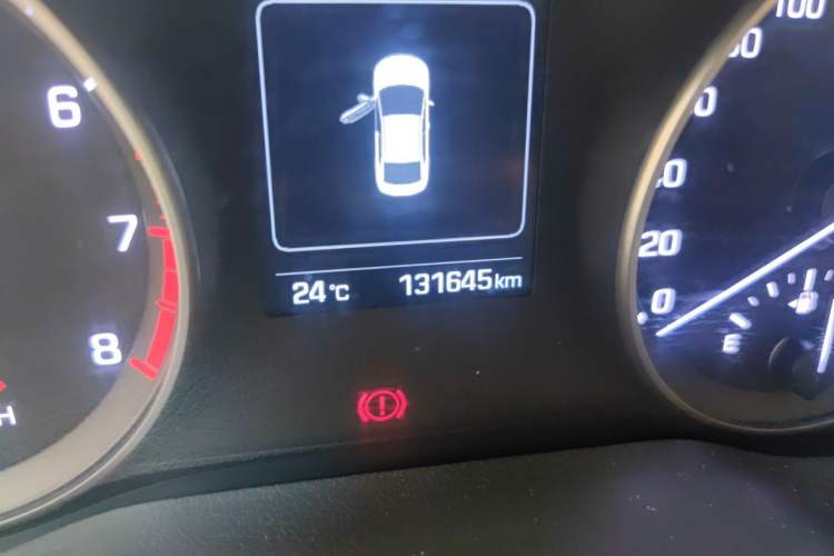 Used Hyundai Elantra (6th Generation / Lingdong) 2018 1.6L Automatic 15th Anniversary Special Edition Odometer Close Up