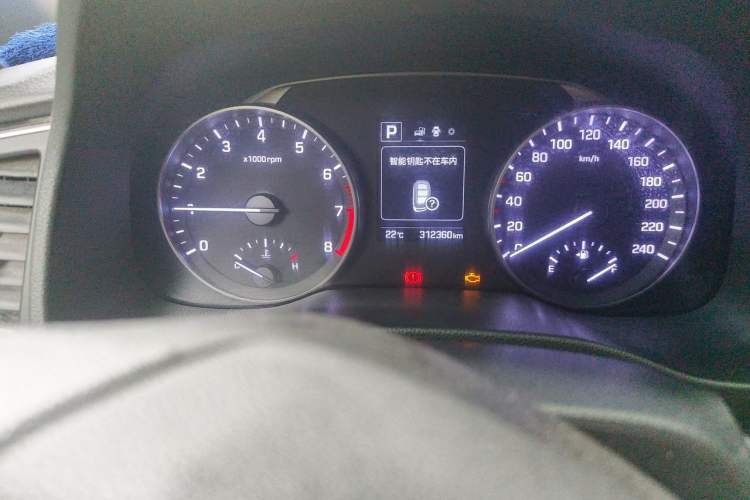 Used Hyundai Elantra (6th Generation / Lingdong) 2018 1.6L Automatic 15th Anniversary Special Edition Odometer Close Up