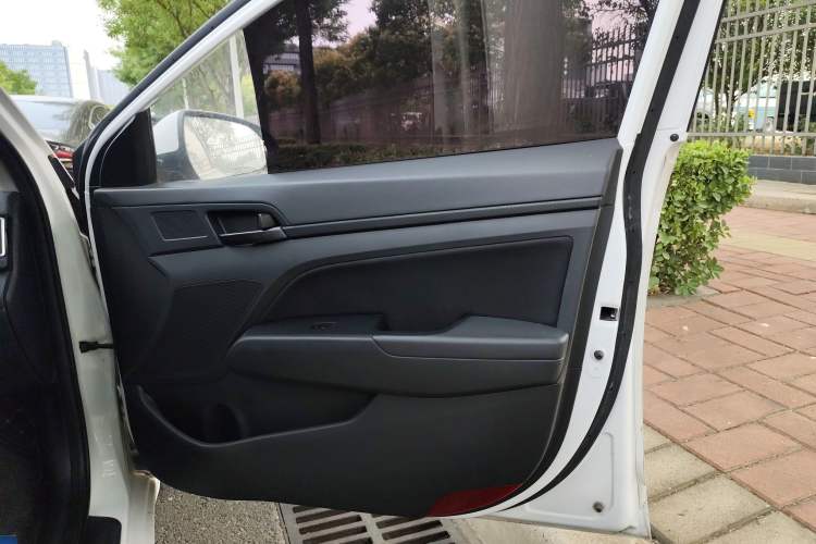 Used Hyundai Elantra (6th Generation / Lingdong) 2018 1.4T Dual-Clutch Xuan Dong · Dynamic Edition Right Front Door Interior