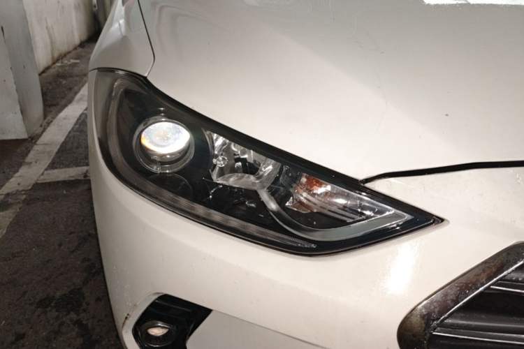 Used Hyundai Elantra (6th Generation / Lingdong) 2018 1.6L Automatic 15th Anniversary Special Edition Right Front Headlight