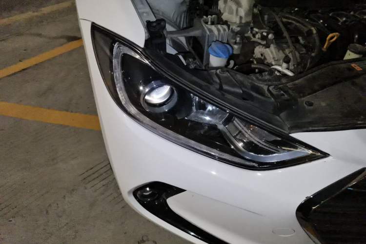 Used Hyundai Elantra (6th Generation / Lingdong) 2018 1.6L Automatic 15th Anniversary Special Edition Right Front Headlight