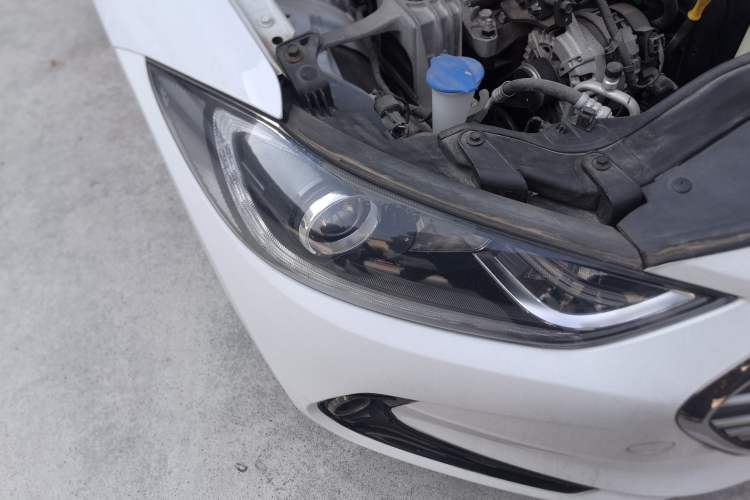 Used Hyundai Elantra (6th Generation / Lingdong) 2018 1.6L Automatic 15th Anniversary Special Edition Right Front Headlight