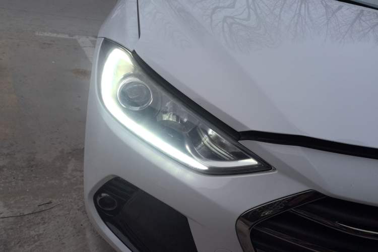 Used Hyundai Elantra (6th Generation / Lingdong) 2018 1.4T Dual-Clutch Xuan Dong · Dynamic Edition Right Front Headlight