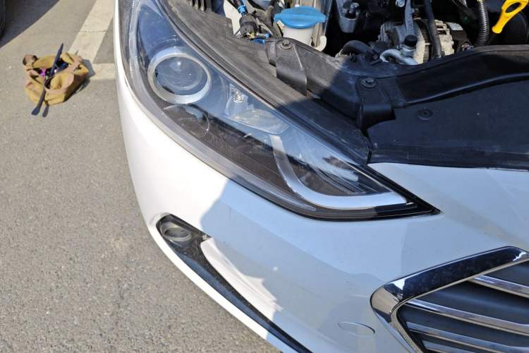Used Hyundai Elantra (6th Generation / Lingdong) 2018 1.6L Automatic 15th Anniversary Special Edition Right Front Headlight
