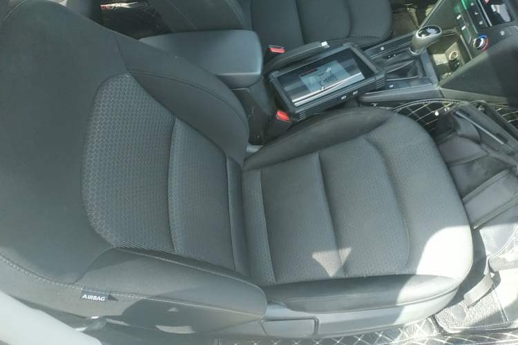 Used Hyundai Elantra (6th Generation / Lingdong) 2018 1.4T Dual-Clutch Xuan Dong · Dynamic Edition Right Front Seat