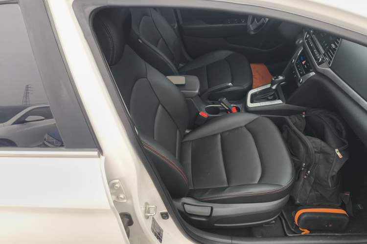 Used Hyundai Elantra (6th Generation / Lingdong) 2018 1.6L Automatic 15th Anniversary Special Edition Right Front Seat