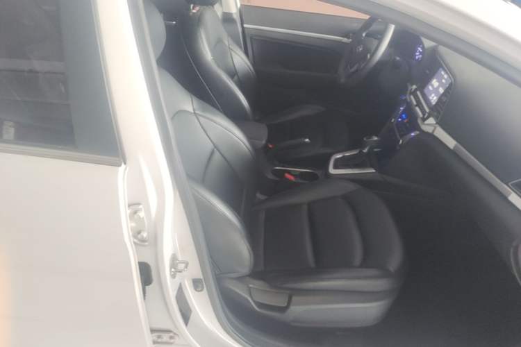 Used Hyundai Elantra (6th Generation / Lingdong) 2018 1.6L Automatic 15th Anniversary Special Edition Right Front Seat