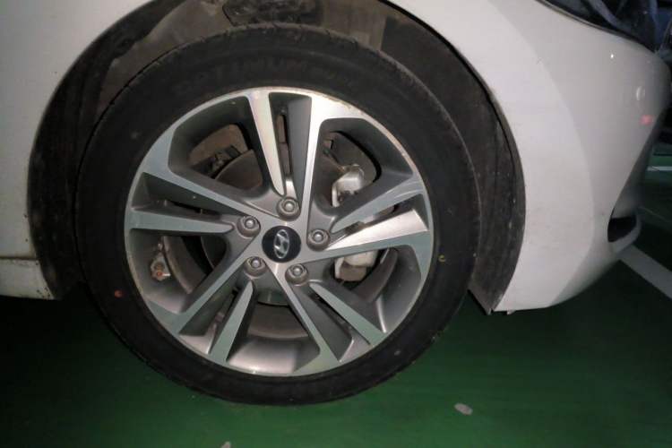 Used Hyundai Elantra (6th Generation / Lingdong) 2018 1.6L Automatic 15th Anniversary Special Edition Right Front Wheel Hub
