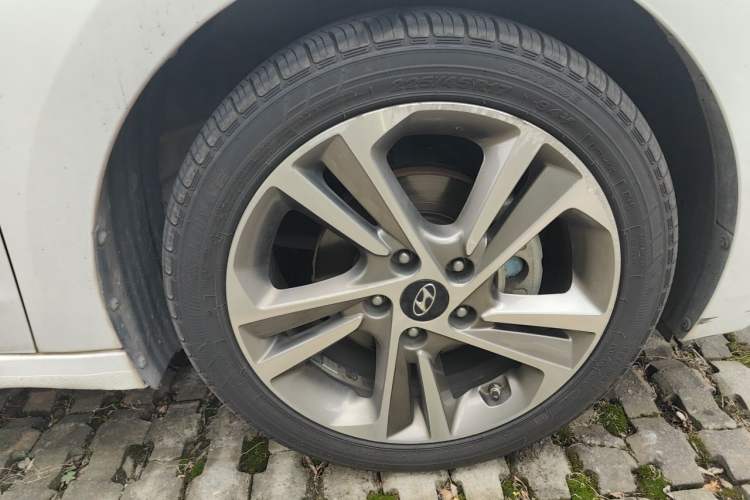 Used Hyundai Elantra (6th Generation / Lingdong) 2018 1.6L Automatic 15th Anniversary Special Edition Right Front Wheel Hub