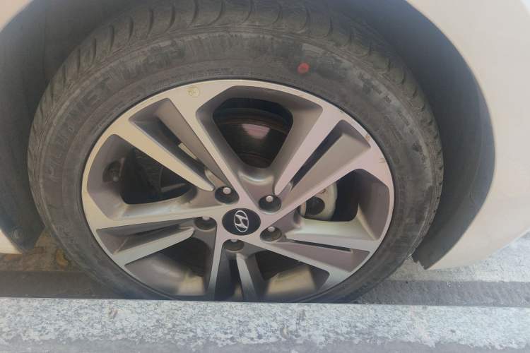 Used Hyundai Elantra (6th Generation / Lingdong) 2018 1.6L Automatic 15th Anniversary Special Edition Right Front Wheel Hub