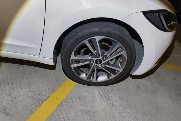 Used Hyundai Elantra (6th Generation / Lingdong) 2018 1.6L Automatic 15th Anniversary Special Edition Right Front Wheel Hub