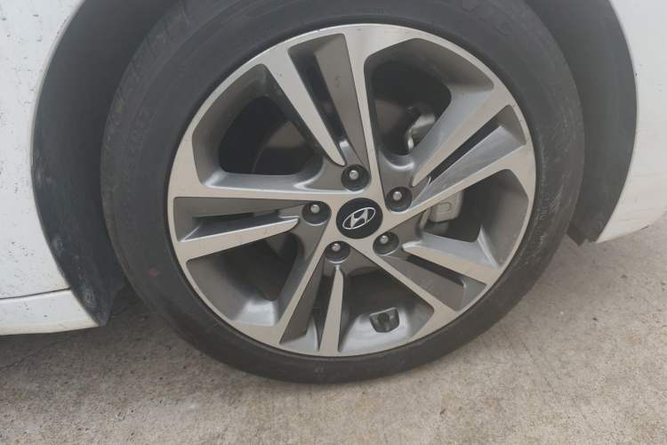 Used Hyundai Elantra (6th Generation / Lingdong) 2018 1.6L Automatic 15th Anniversary Special Edition Right Front Wheel Hub