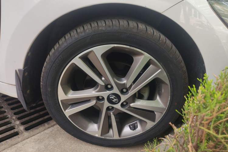 Used Hyundai Elantra (6th Generation / Lingdong) 2018 1.6L Automatic 15th Anniversary Special Edition Right Front Wheel Hub