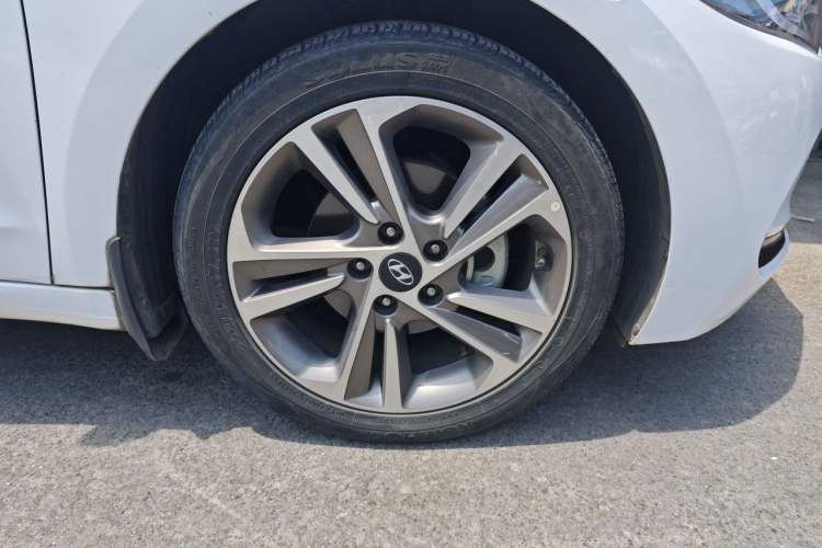 Used Hyundai Elantra (6th Generation / Lingdong) 2018 1.6L Automatic 15th Anniversary Special Edition Right Front Wheel Hub