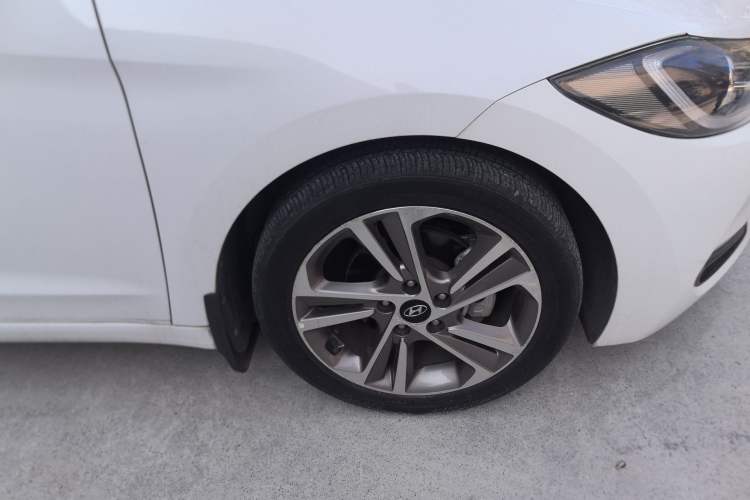 Used Hyundai Elantra (6th Generation / Lingdong) 2018 1.6L Automatic 15th Anniversary Special Edition Right Front Wheel Hub