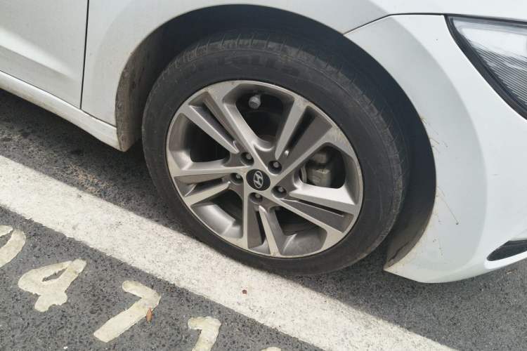 Used Hyundai Elantra (6th Generation / Lingdong) 2018 1.6L Automatic 15th Anniversary Special Edition Right Front Wheel Hub
