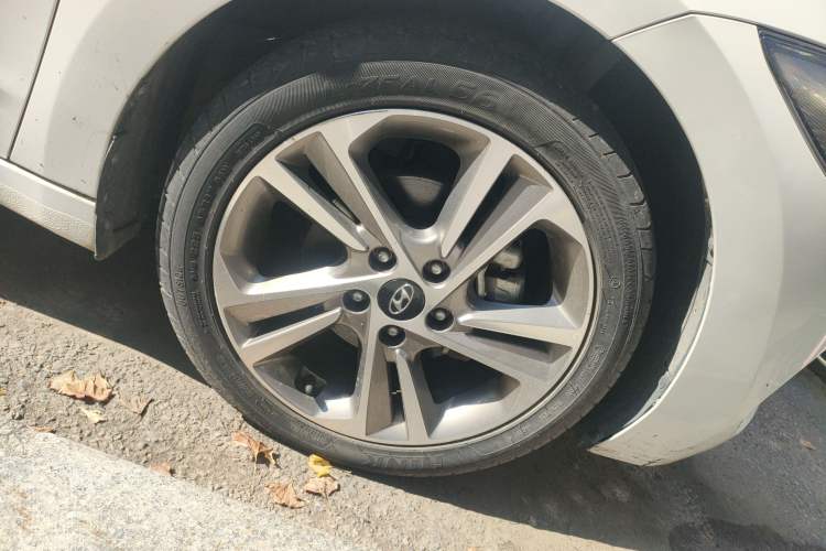 Used Hyundai Elantra (6th Generation / Lingdong) 2018 1.6L Automatic 15th Anniversary Special Edition Right Front Wheel Hub