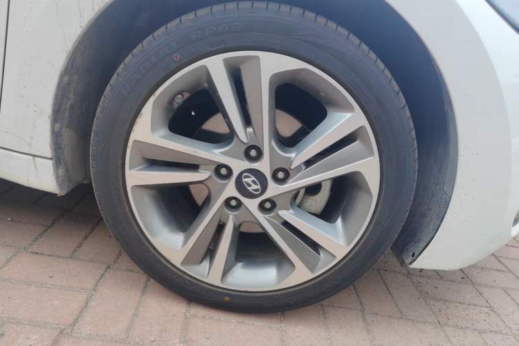 Used Hyundai Elantra (6th Generation / Lingdong) 2018 1.6L Automatic 15th Anniversary Special Edition Right Front Wheel Hub