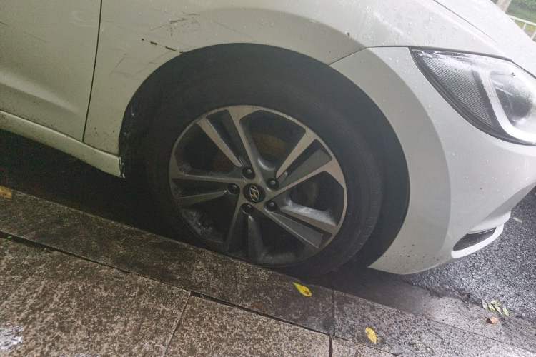 Used Hyundai Elantra (6th Generation / Lingdong) 2018 1.6L Automatic 15th Anniversary Special Edition Right Front Wheel Hub