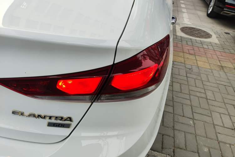 Used Hyundai Elantra (6th Generation / Lingdong) 2018 1.6L Automatic 15th Anniversary Special Edition Right Rear Taillight
