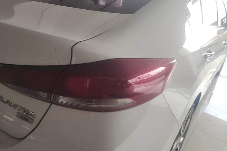 Used Hyundai Elantra (6th Generation / Lingdong) 2018 1.6L Automatic 15th Anniversary Special Edition Right Rear Taillight