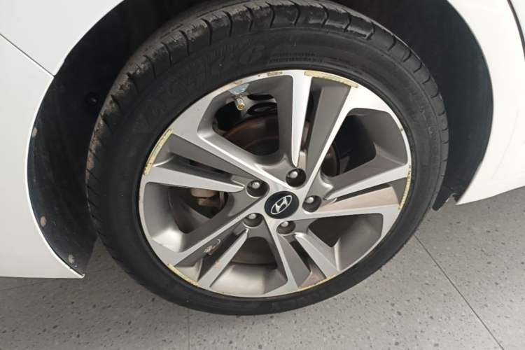 Used Hyundai Elantra (6th Generation / Lingdong) 2018 1.6L Automatic 15th Anniversary Special Edition Right Rear Wheel Hub