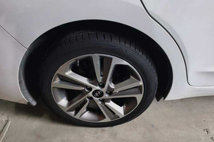 Used Hyundai Elantra (6th Generation / Lingdong) 2018 1.6L Automatic 15th Anniversary Special Edition Right Rear Wheel Hub