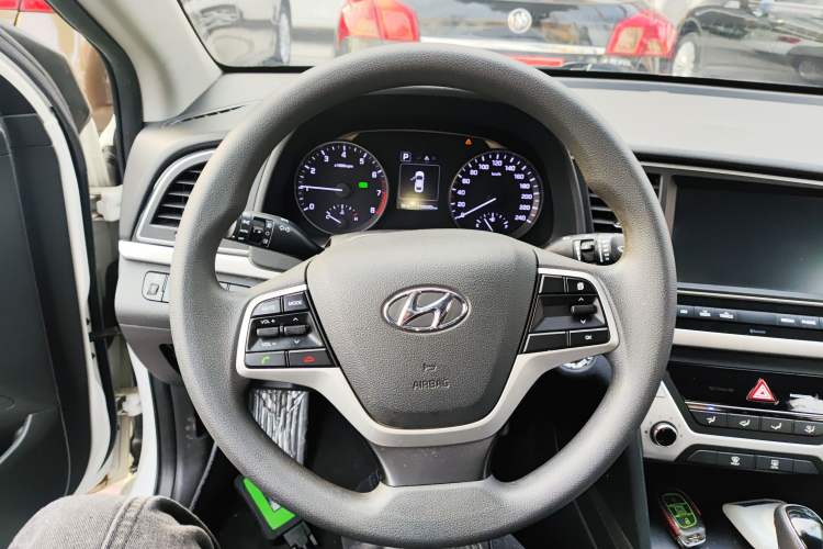Used Hyundai Elantra (6th Generation / Lingdong) 2018 1.6L Automatic 15th Anniversary Special Edition Steering Wheel