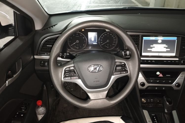 Used Hyundai Elantra (6th Generation / Lingdong) 2018 1.6L Automatic 15th Anniversary Special Edition Steering Wheel