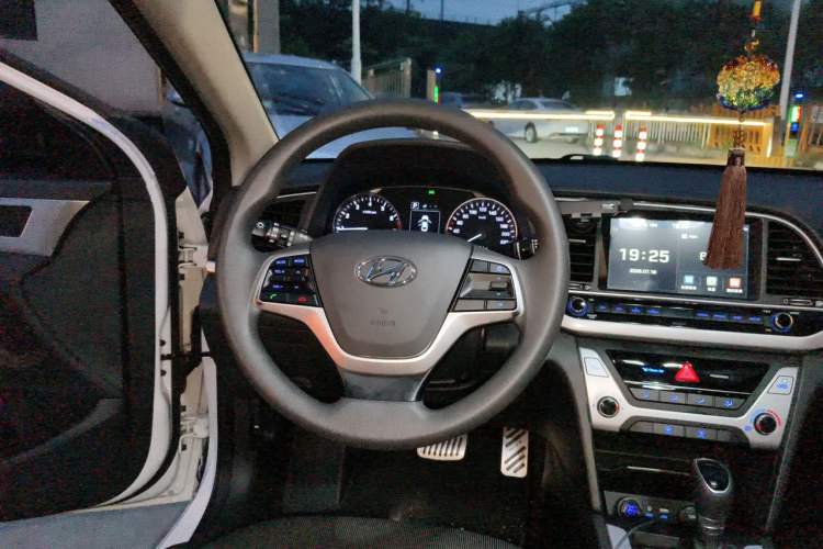 Used Hyundai Elantra (6th Generation / Lingdong) 2018 1.6L Automatic 15th Anniversary Special Edition Steering Wheel