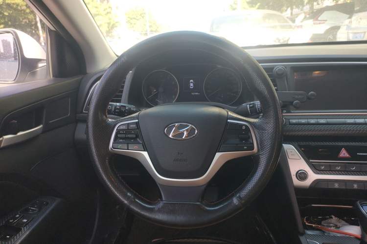 Used Hyundai Elantra (6th Generation / Lingdong) 2018 1.6L Automatic 15th Anniversary Special Edition Steering Wheel